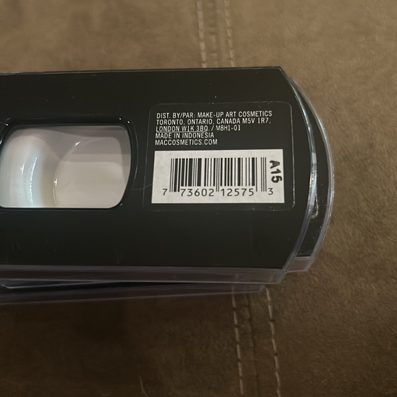 MAC 3 sets of #4 lashes - Picture 4 of 4